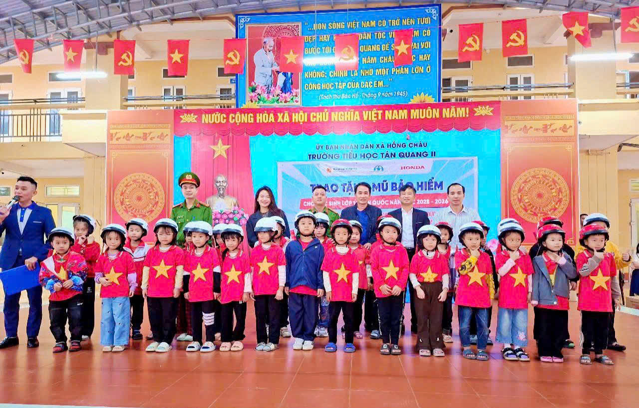 Công an xã Hồng Châu: Tuyên truyền an toàn giao thông, phòng chống cháy nổ và ma túy học đường tại trường Tiểu học Tân Quang II 